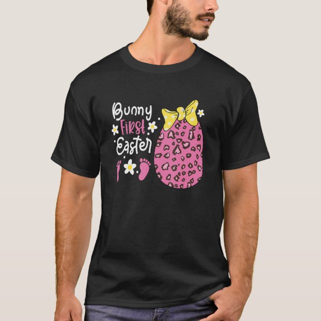 Camiseta Ovos Coelhinhos Dia da Páscoa Leopardo Gravidez Bu (Frente)