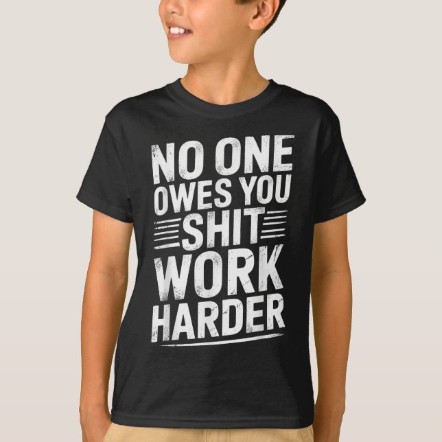 Camiseta Owes You Anything Work Harder Funny Workout Gym  (Frente)