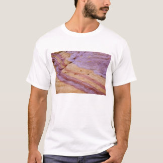 Camiseta Óxidos de ferro colorem uma formação de arenito