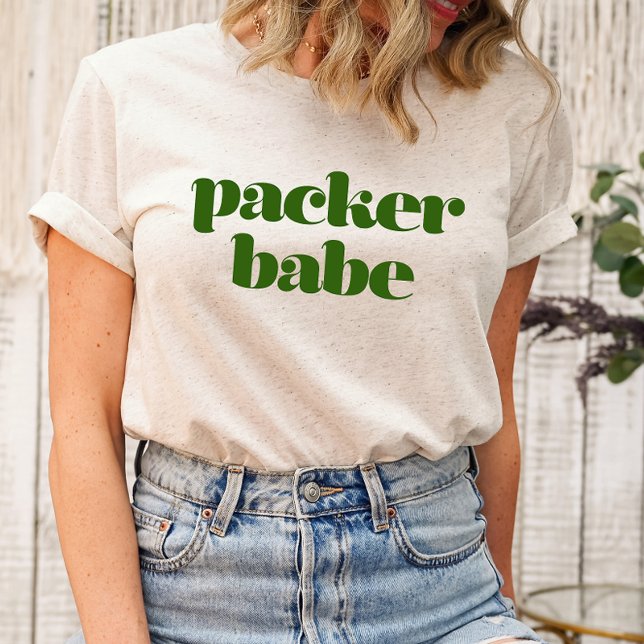 Camiseta Packer Babe T-Shirt (Show off your team pride in style with our "Packer Babe" T-Shirt – a chic and spirited way to repres)