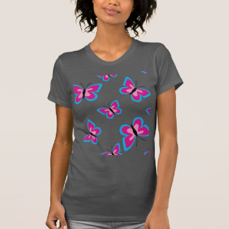 Camiseta Padrão de Borboleta Rosa de Borda Azul