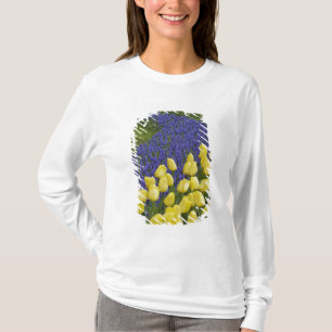 Camiseta Padrão de jardim de flores de Jacinto de Uva e