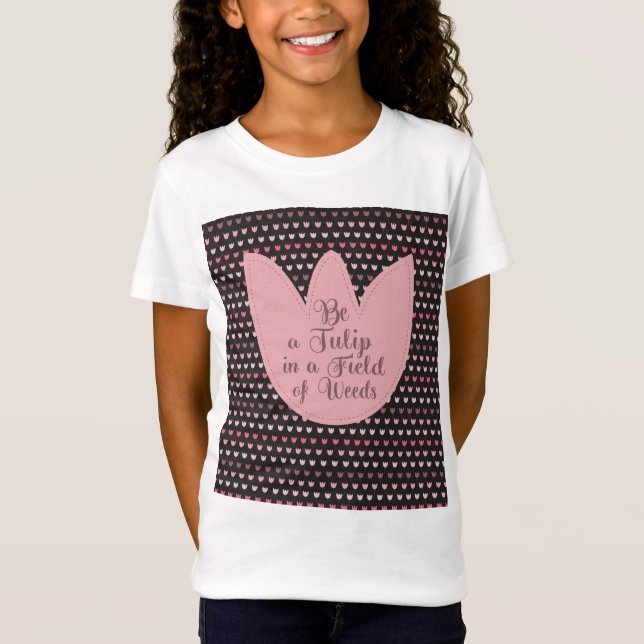 Camiseta Padrão de Tulipa Rosa Simples com fundo escuro (Frente)