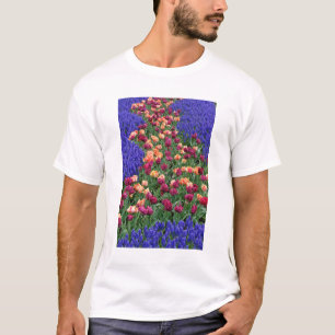 Camiseta Padrão de tulipas e flores de Jacinto de Uva,