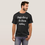 Camiseta Padrasto do Casamento Negra de Nome Personalizado<br><div class="desc">Linda caligrafia,  padrasto preto e branco da camiseta Groom. Perfeito para a Festa de casamento.</div>