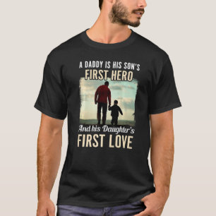 Camiseta Pai A Filhas do Primeiro Herói Primeiro Ama Pai