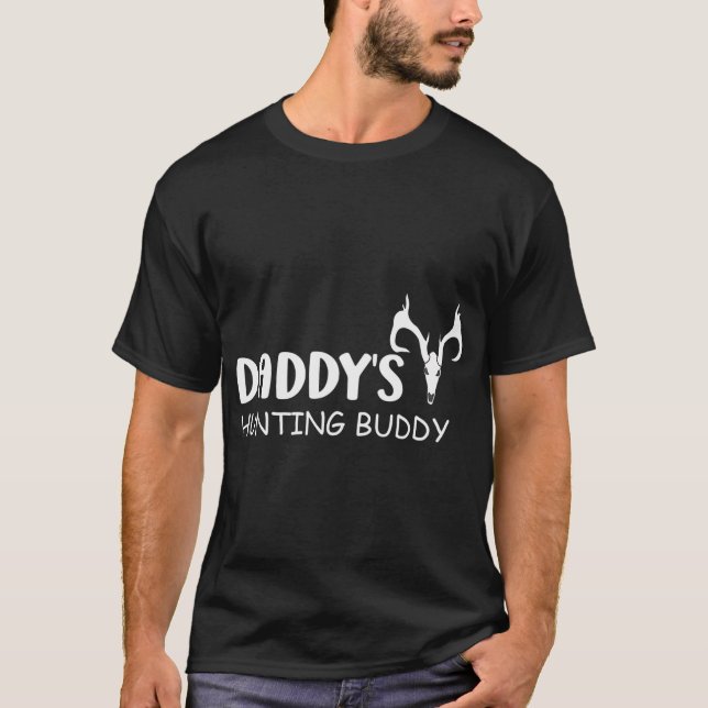 Camiseta Pai caçando uma garota engraçada do Buddy Toddler  (Frente)