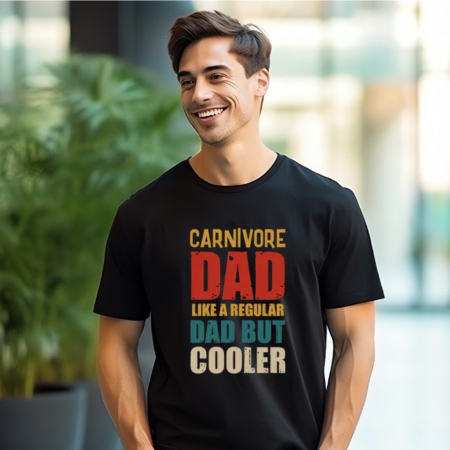Camiseta Pai Carnívoro Como Um Pai Regular, Mas Mais Frio (Handsome man wearing a black t-shirt with the words "Carnivore Dad - Like A Regular Dad But Cooler")