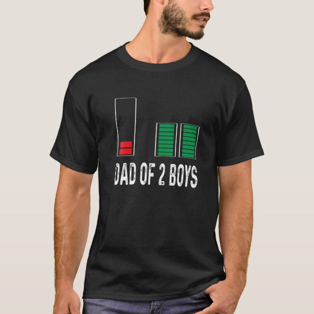 Camiseta Pai de 2 dois meninos com bateria fraca para a irm (Frente)