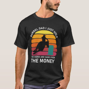 Camiseta Pai De Barril Eu Só Seguro O Cavalo E A Mão