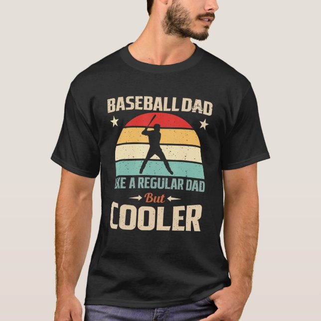 Camiseta Pai De Baseball Como Um Pai Regular Mas Basebal Ma (Frente)