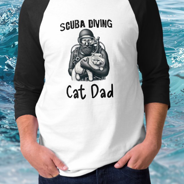 Camiseta Pai de Gato de Divisor de Scuba Branca Preto (Dad , scuba diving and his cat.)