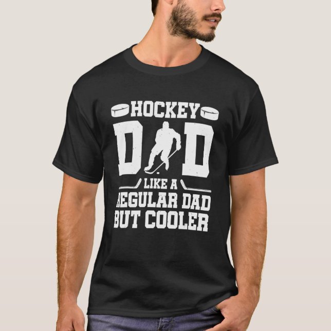 Camiseta Pai De Hóquei Como Um Pai Regular Mas Mais Frio Do (Frente)