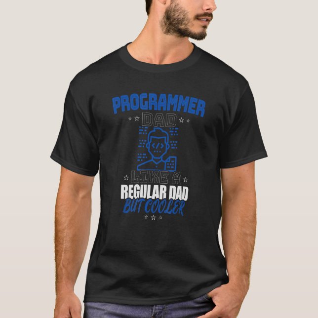 CAMISETA PAI DE PROGRAMADOR COMO UM PAI REGULAR, MAS MAIS F (Frente)