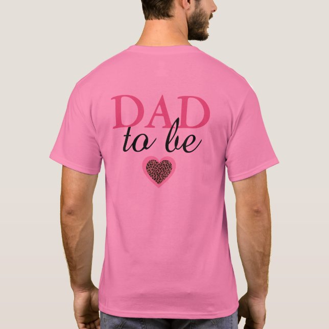Camiseta Pai de ser leopardo e Chá de fraldas rosa (Verso)