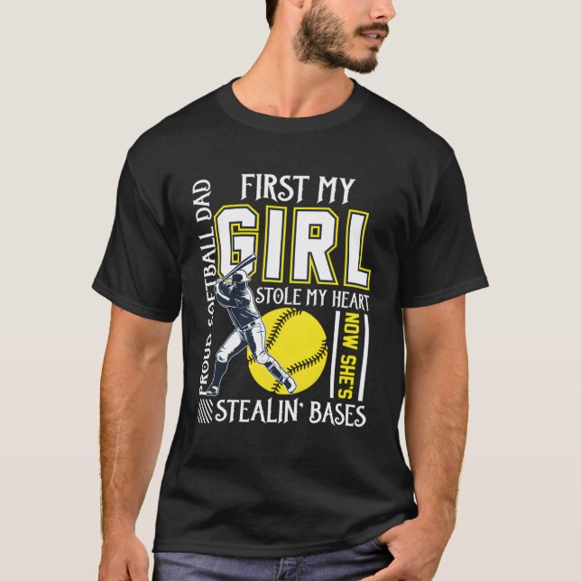 Camiseta Pai De Softball Orgulhoso Roubou-Me Ele Por Pai (Frente)