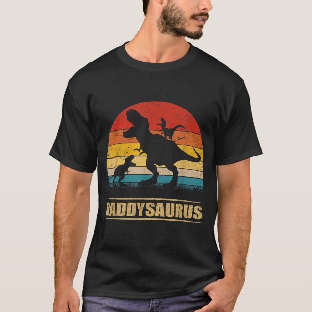 Camiseta Pai Dinossauro Daddysaurus 2 Dois garotos Presente (Frente)