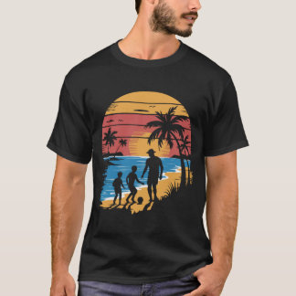 Camiseta Pai e 2 filhos jogam futebol na praia
