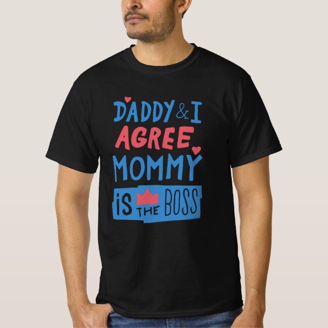 Camiseta Pai e eu concordamos que Mamãe é o chefe (Frente)