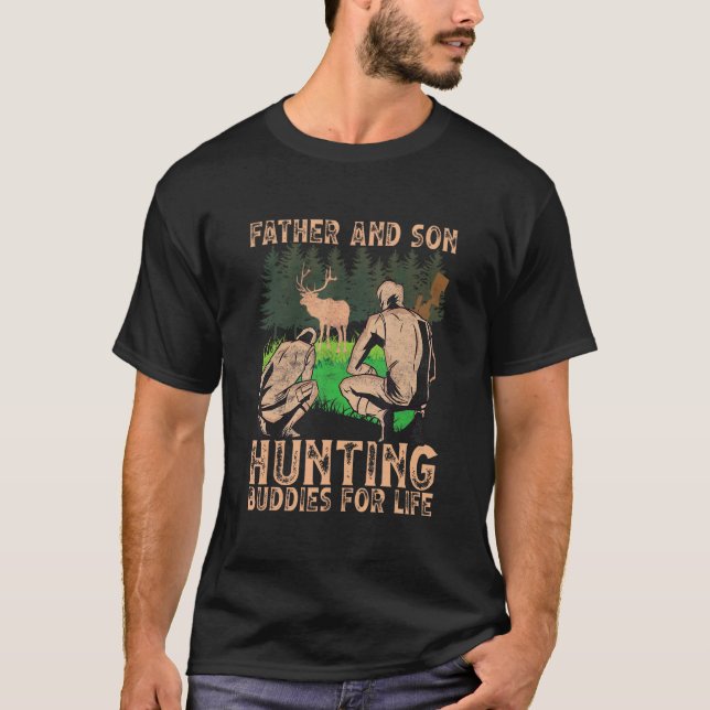 Camiseta Pai E Filho Caçando Amigos Para Caçador De Pais De (Frente)