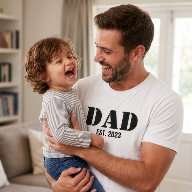 Camiseta Pai Estabeleceu Tipografia Preta Simples Branco (Dad Established Simple Minimal Bold Black Typography White T-Shirt)