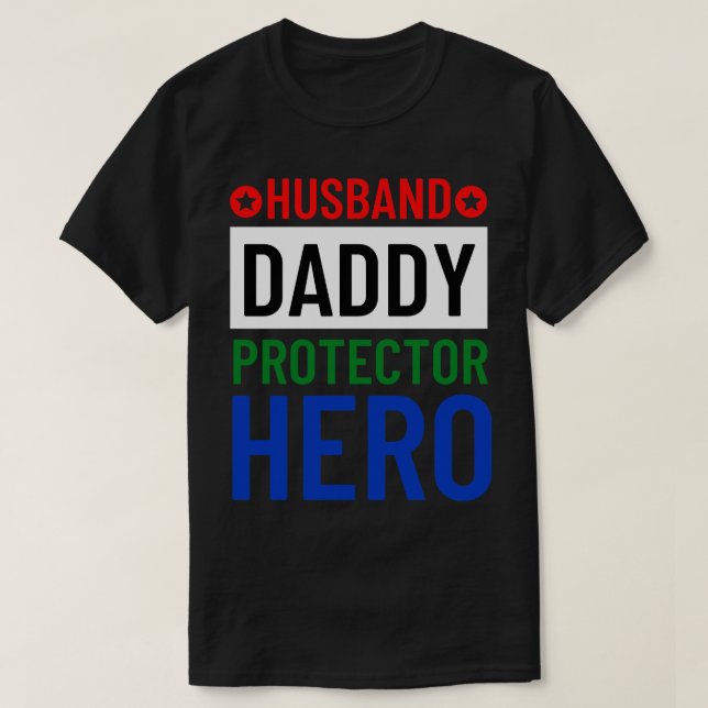 Camiseta Pai Marido Protetor Hero Dia de os pais Engraçado  (Frente do Design)