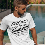 Camiseta Pai Orgulhoso Moderno do Formando<br><div class="desc">Deixe o formando especial em sua vida saber o quão orgulhoso você está com nosso pai personalizado da camiseta formando. A camiseta moderna de graduação apresenta a frase "Pai orgulhoso do Formando" em letras escritas à mão pretas com um sublinhado tracejado. Personalize a camisa adicionando o nome do formando e...</div>