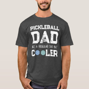 Camiseta Pai que joga pickleball como um pai normal, mas ma