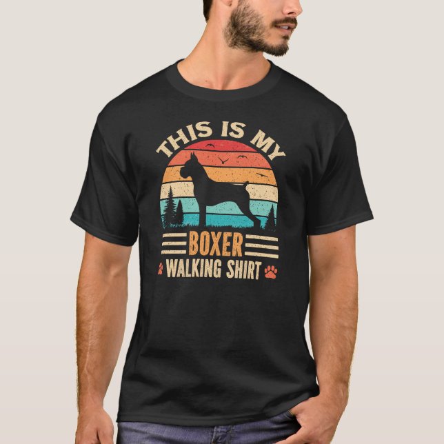 Camiseta Pai que Passeia Boxer Alemão no Pôr do Sol Retrô (Frente)