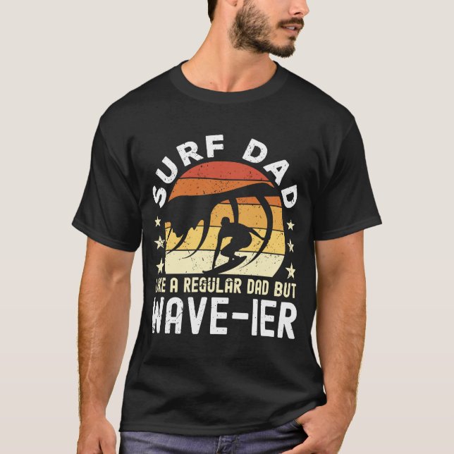 Camiseta Pai surf Como um Pai normal, mas com onda Surfer D (Frente)