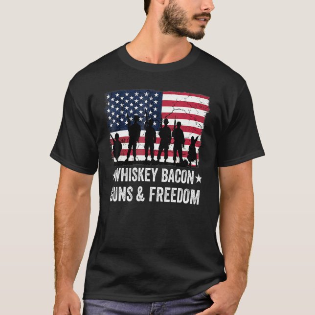 Camiseta Pai Vovô Veteran Us Flag Whiskey Bacon Guns Fre (Frente)