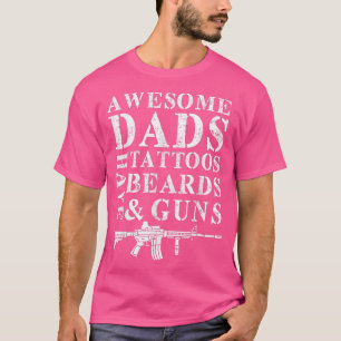 Camiseta Pais Adoráveis de Mens têm tatuagens e barbas do p