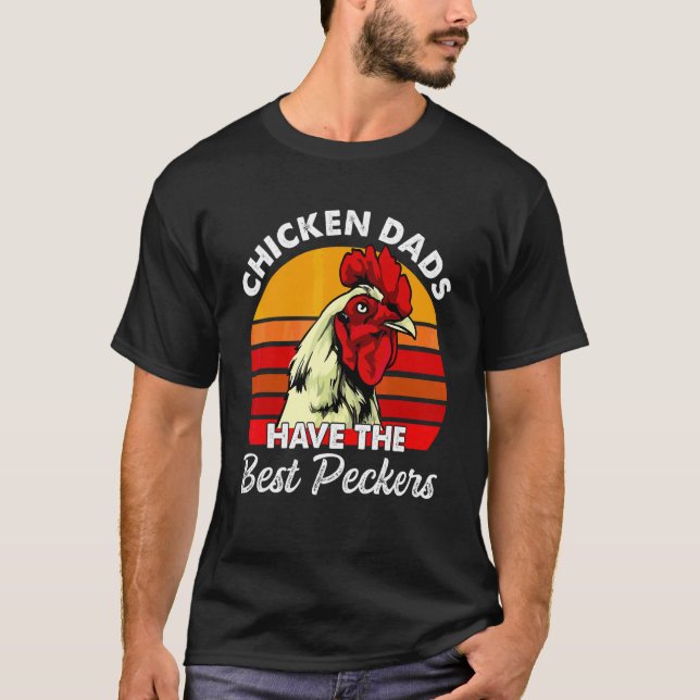 Camiseta Pais De Frango Têm As Melhores Roupas De Pecadores (Frente)