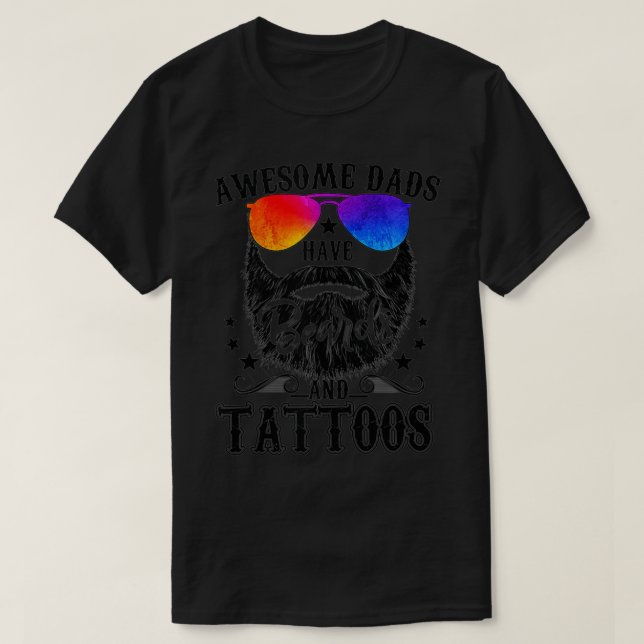 Camiseta Pais incríveis têm barbas e tatuagens carregadas (Frente do Design)