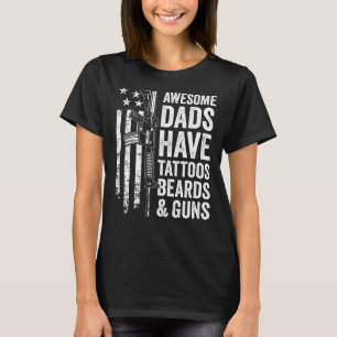 Camiseta Pais Incríveis Têm Cartões e Armas Tatuantes - Pai