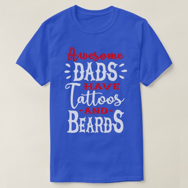 Camiseta Pais incríveis têm tatuagens e barbas 2 (Frente do Design)