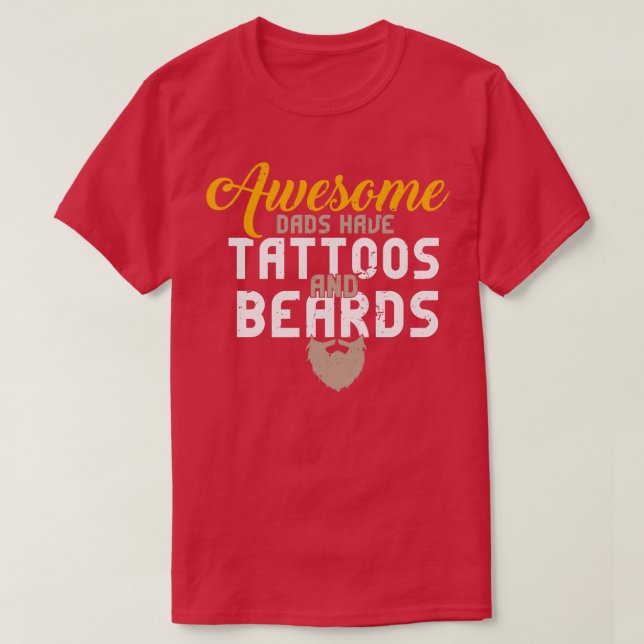 Camiseta Pais Incríveis Têm Tatuagens E Barbas Sussurrando (Frente do Design)