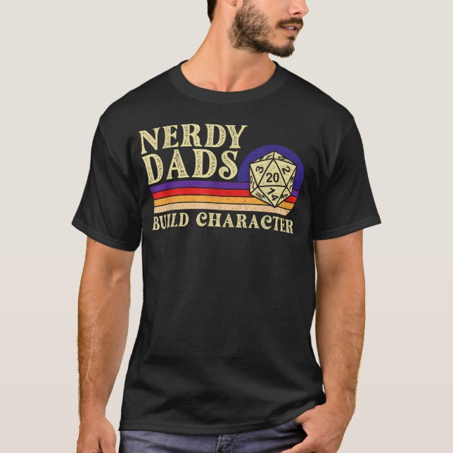 Camiseta Pais Nerds Constroem Caráter - Rpg de Mesa (Frente)