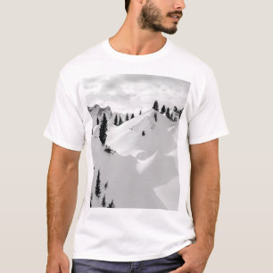 Camiseta Paisagem Alpina: Montanhas de Árvores Neves