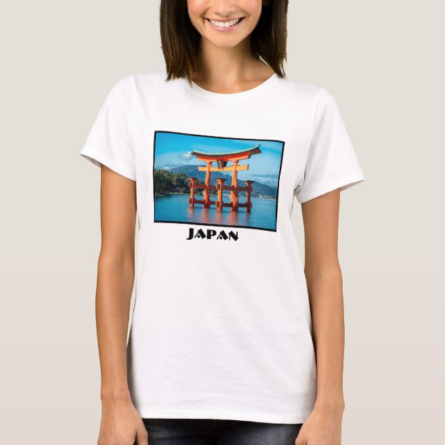 Camiseta Paisagem Cênica com Porta de Torii Japonesa (Frente)