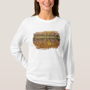 Camiseta Paisagem de outono com lago, Vermont, EUA