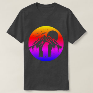 Camiseta Paisagem Montanhosa Vibrante Com Urso