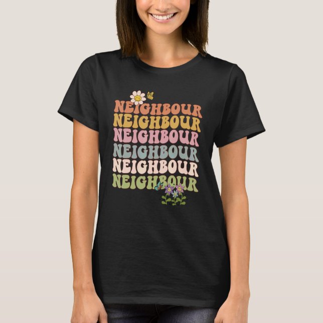 Camiseta Palavras onduladas vizinhas com flores e (Frente)