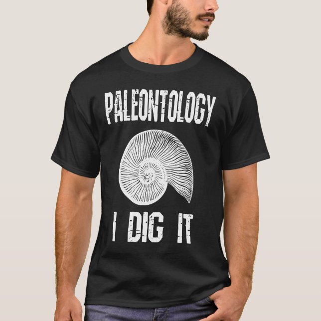Camiseta Paleontologia Eu O Canto Humor Fóssil De Caça (Frente)
