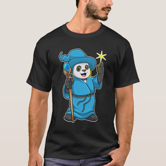Camiseta Panda como Feiticeiro com varinha mágica (Frente)