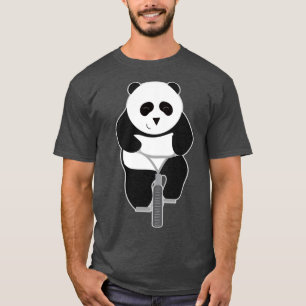 Camiseta Panda faz um presente na bicicleta