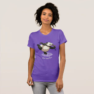 Camiseta Panda Feliz Cheirando Flores de Cerejeira com Text