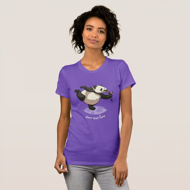 Camiseta Panda Feliz Cheirando Flores de Cerejeira com Text (Frente Completa)