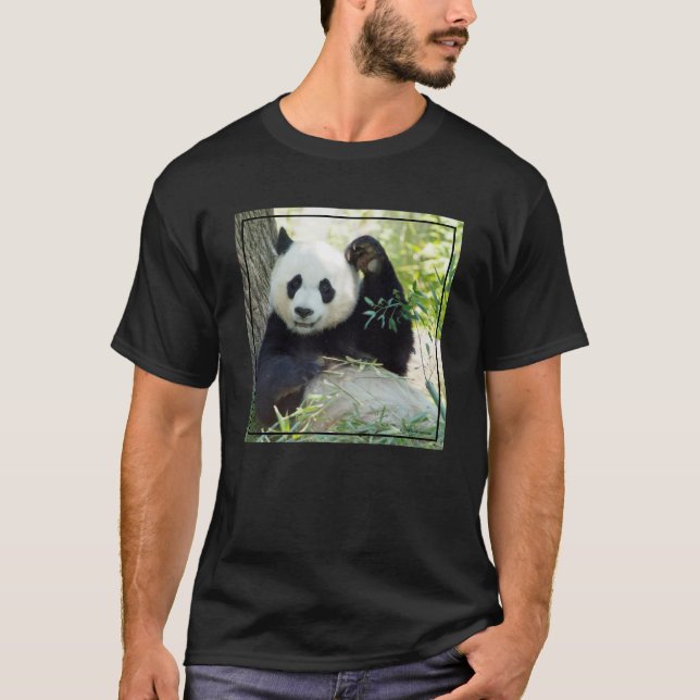 Camiseta Panda gigante que descansa contra a árvore (Frente)