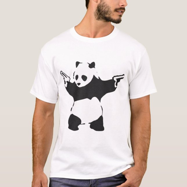 Camiseta Panda Holding Armas 2014 - Grafite Banksy (Frente)